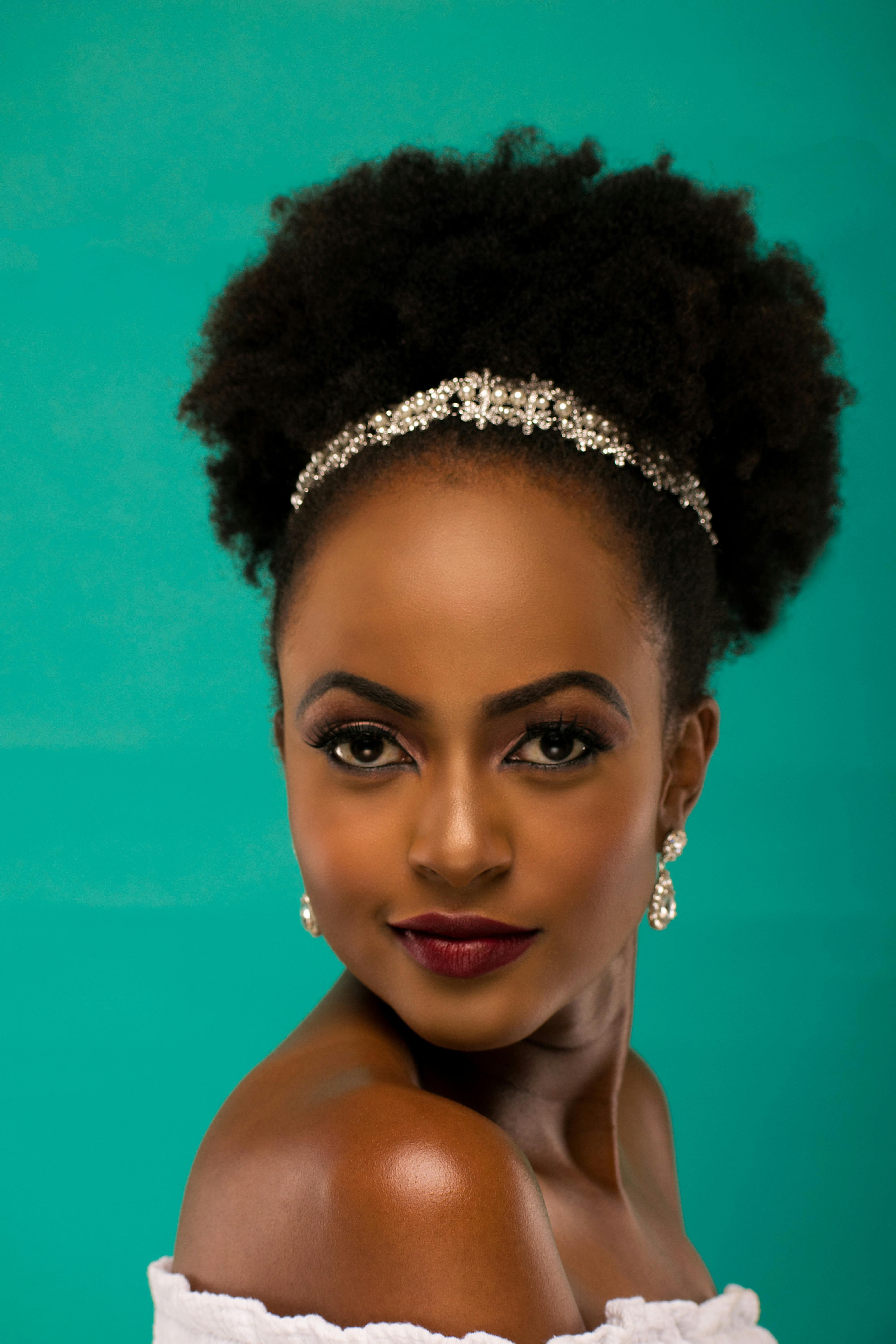 代表作品海报图：电影感夜景与人物剪影